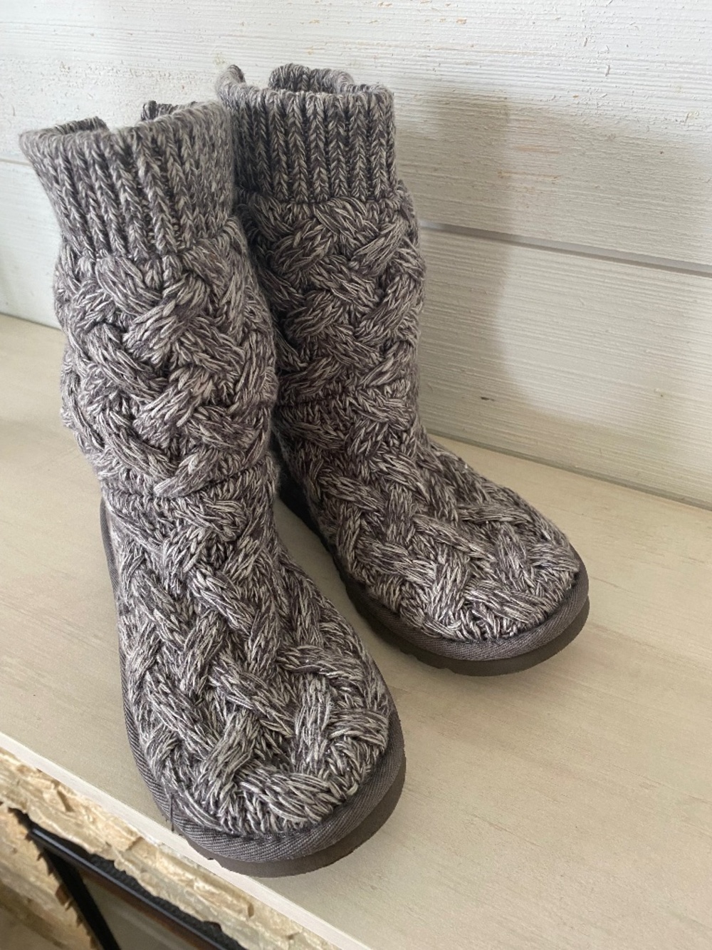 UGG Australia Isla Cable Knot Grey Bootie Sweater Boots Women’s Sz 6
